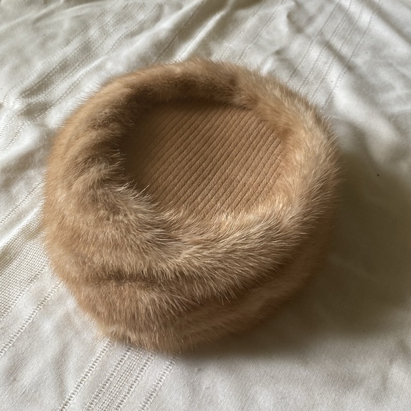 Vintage Marché Fur Hat and Collar - Picture 3 of 5